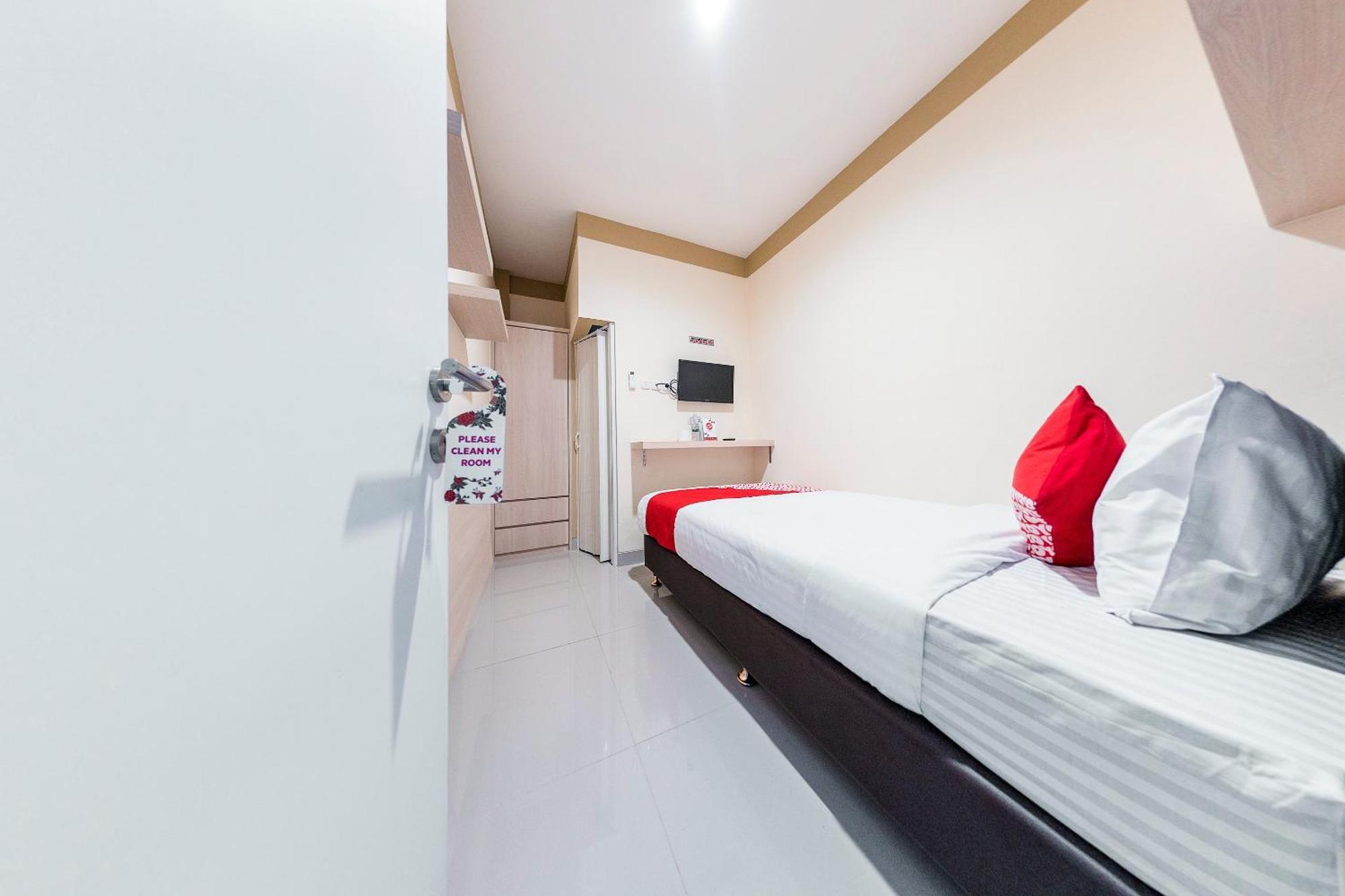 Hotel Vaccinated Staff - OYO 478 Balcon Biru Giacarta Esterno foto