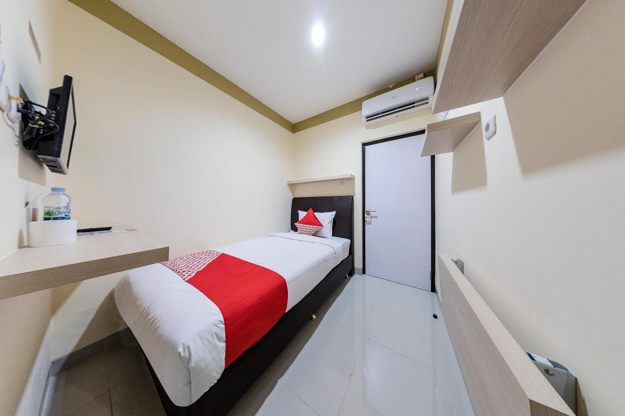 Hotel Vaccinated Staff - OYO 478 Balcon Biru Giacarta Esterno foto