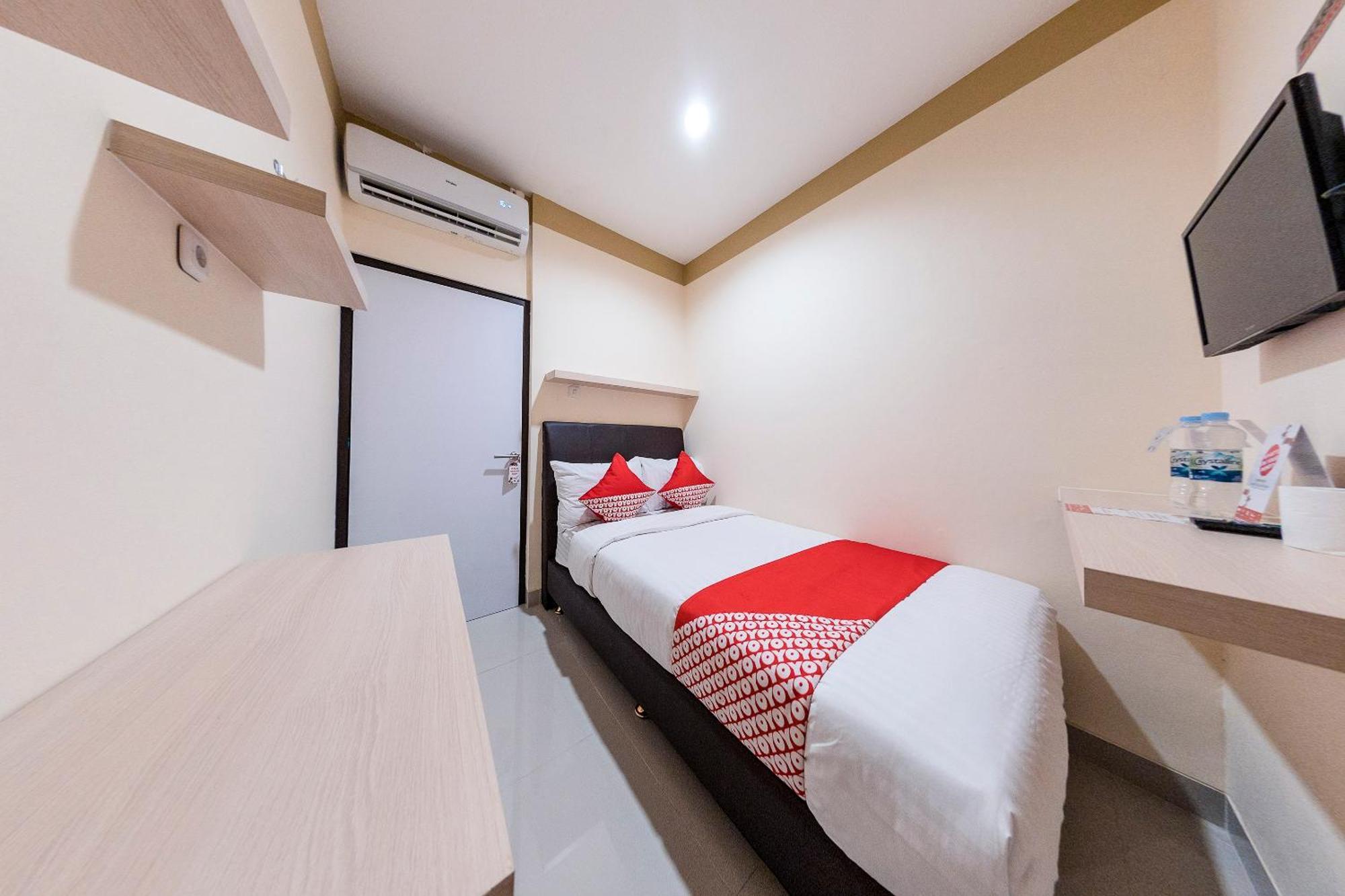 Hotel Vaccinated Staff - OYO 478 Balcon Biru Giacarta Esterno foto