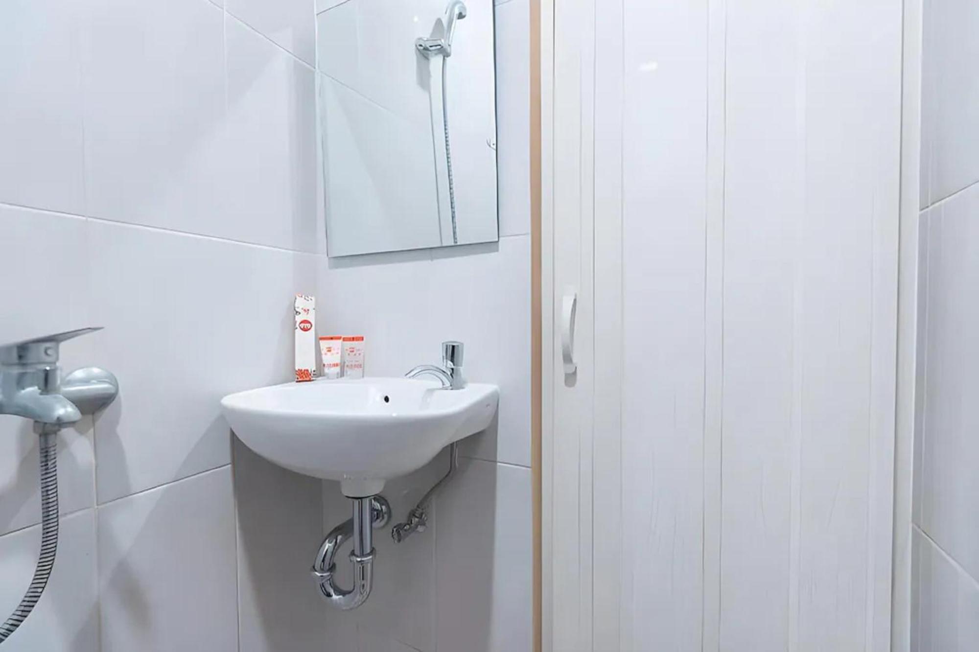 Hotel Vaccinated Staff - OYO 478 Balcon Biru Giacarta Esterno foto